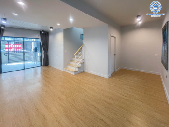 *****ทาวน์เฮ้าส์มือสอง ม.เดอะคอนเนค37 หลักสี่-ดอนเมือง เนื้อที่ 18.2 ตร.ว. ฟังก์ชัน 3 ห้องนอน 2 ห้องน้ำ 1 ที่จอดรถ บ้านสวย สภาพใหม่ บนทำเลโซนเมือง เชื่อมต่อถนนสรงประภา, ถนนแจ้งวัฒนะ ใกล้รถไฟฟ้าสายสีแดง "สถานีดอนเมือง"